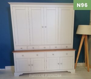 5FT TV DRESSER WITH BIFOLDING DOORS