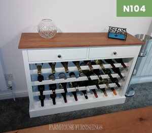 Classically-designed wine cabinet/Sideboard